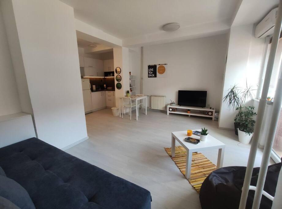City Center White Apartment! Skopie Exterior foto