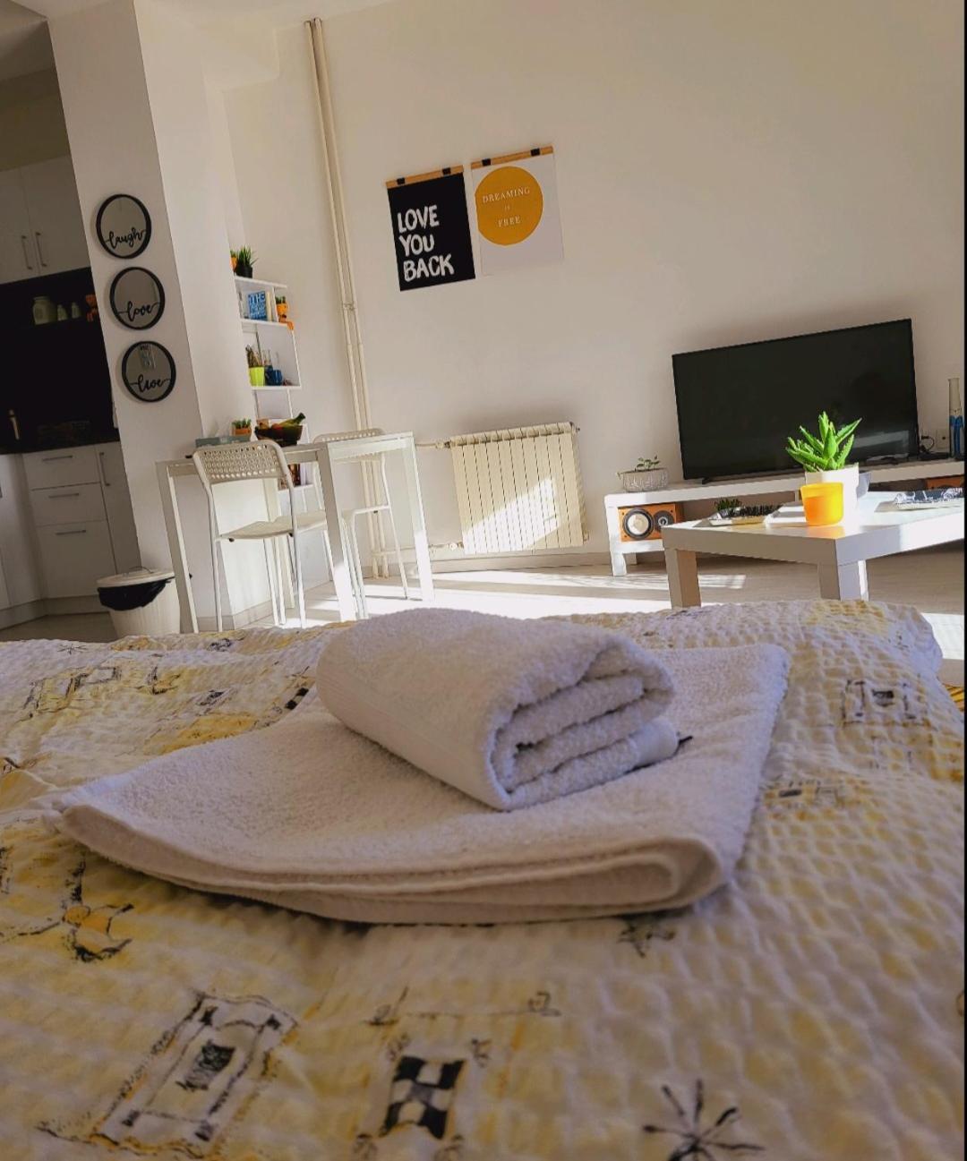 City Center White Apartment! Skopie Exterior foto