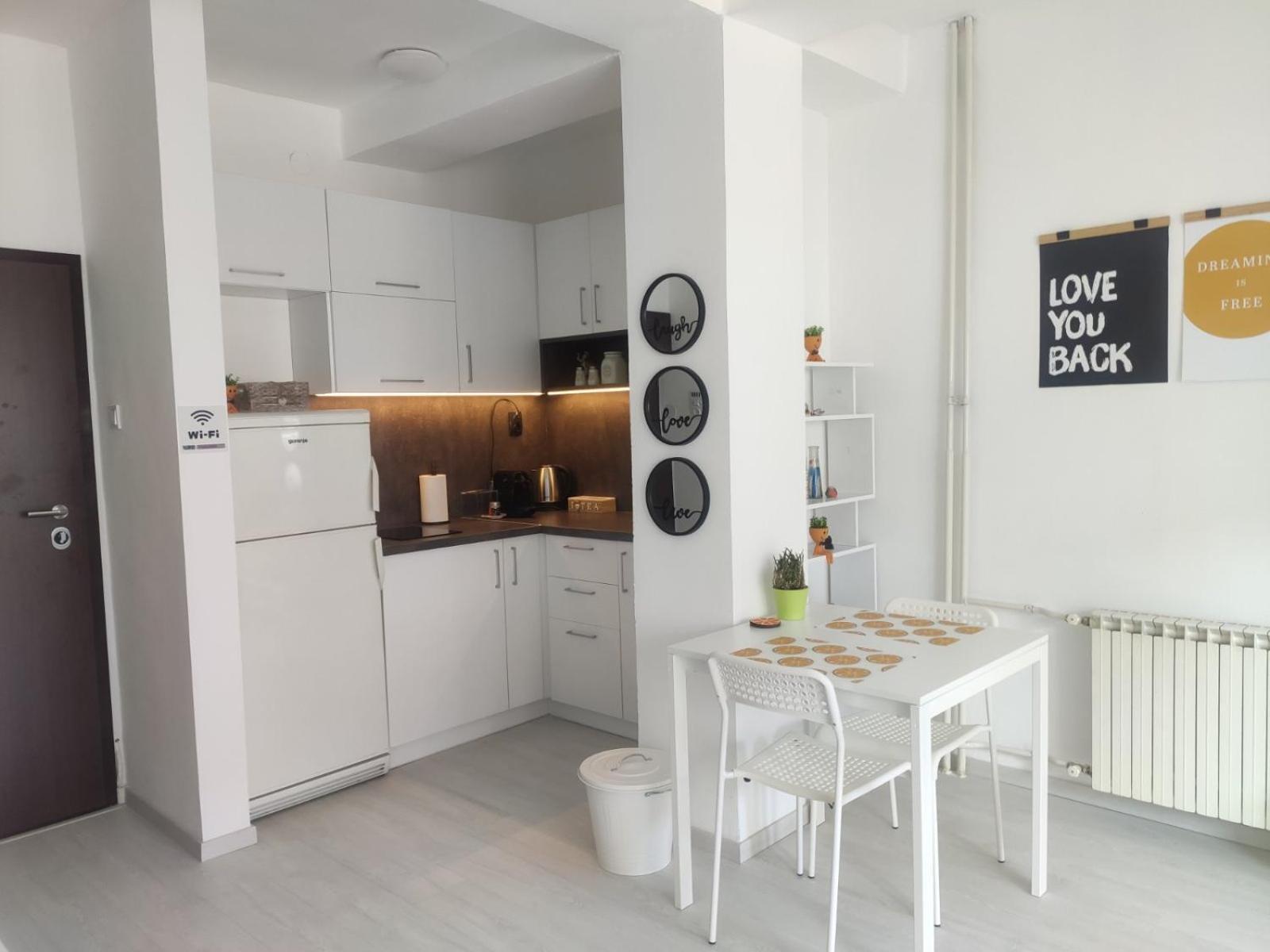 City Center White Apartment! Skopie Exterior foto