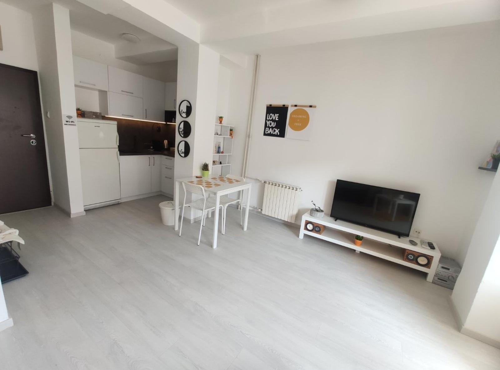 City Center White Apartment! Skopie Exterior foto